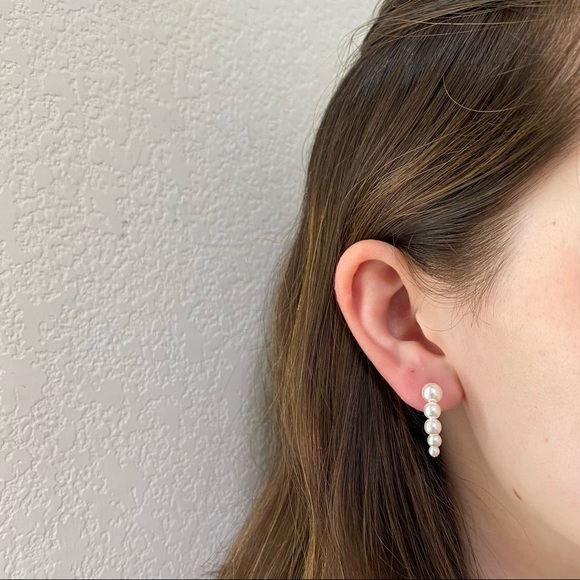 Pearls Wire Earrings Elegant Dainty - Picture 2 of 14